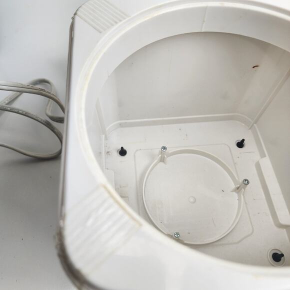 Nostalgia Products Model RIM150 Electric Ice Cream Frozen Yogurt Maker 1.5qts - Picture 11 of 13